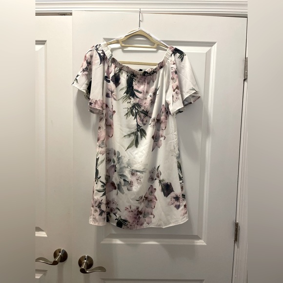 Lulu’s Dream of You Ivory Floral Print Off the Shoulder Shift Dress- size Small - Picture 3 of 6